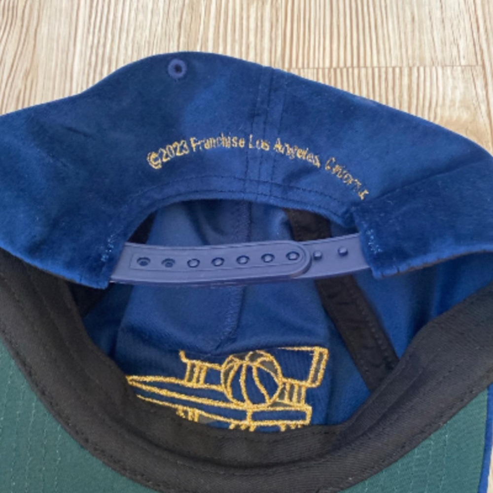 blue velvet embroidered snapback hat, franchise LA brand - Picture 2 of 3